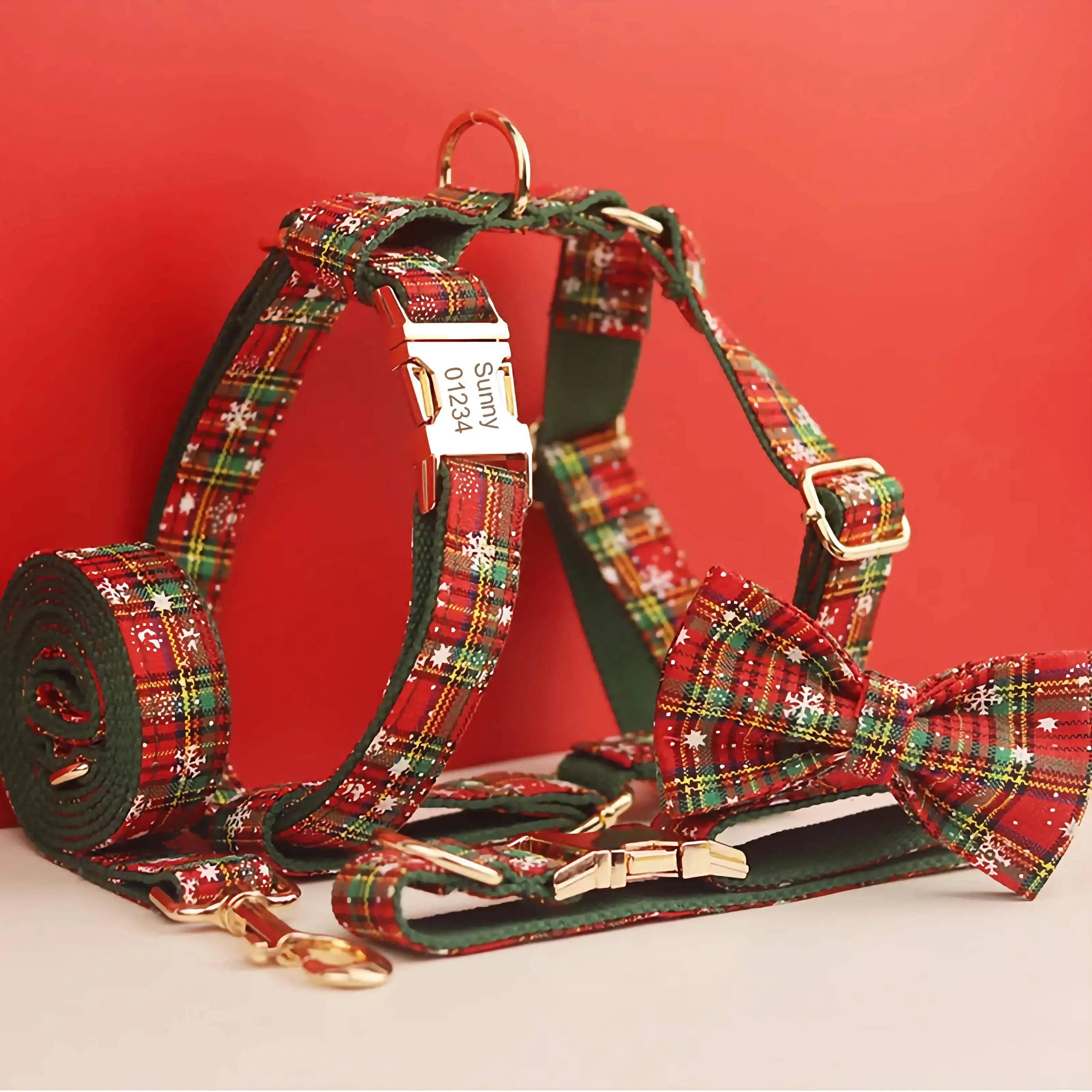 D&D Paws  Christmas Plaid Dog Harness, Collar & Leash Set – Classic Holiday Elegance