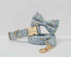 Blaues Set mit Blumenmuster